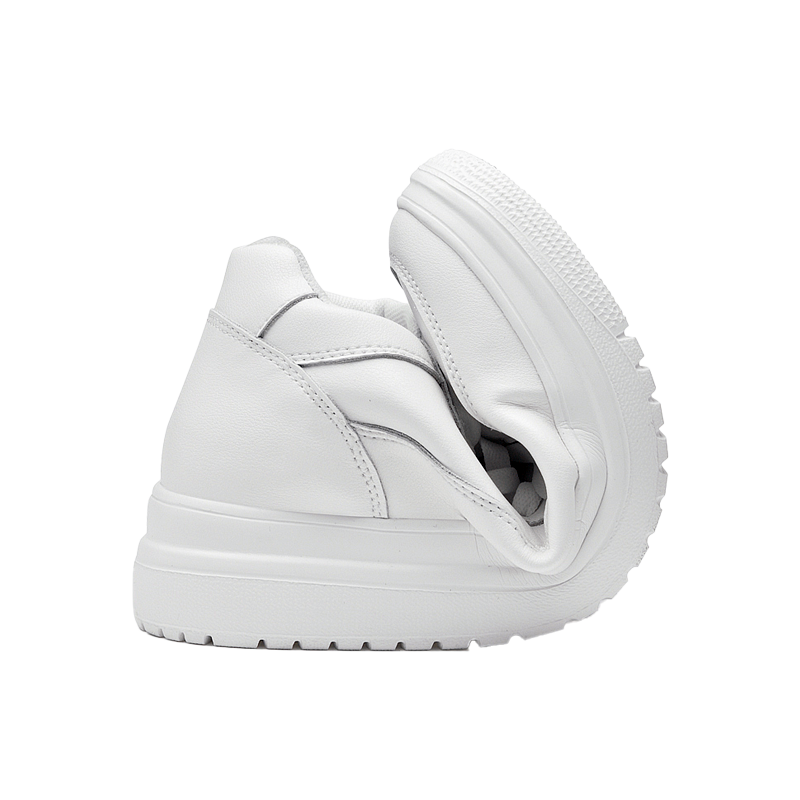 Image Showing Flexibility of Novo Elevator Sneakers| Levante Shoes